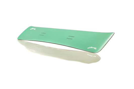 Oxess CX Pro snowboard – full side view, double Titanal construction, Swiss handmade softboot carving board.